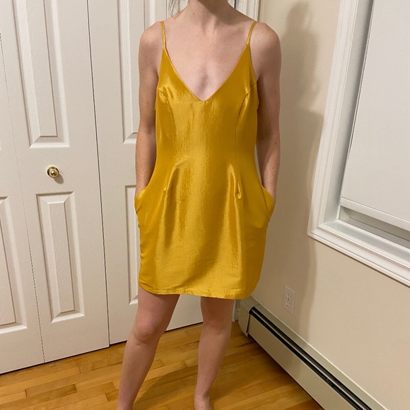 Luxxel Gold Metallic Cocktail Dress – Size Large - Picture 2 of 9